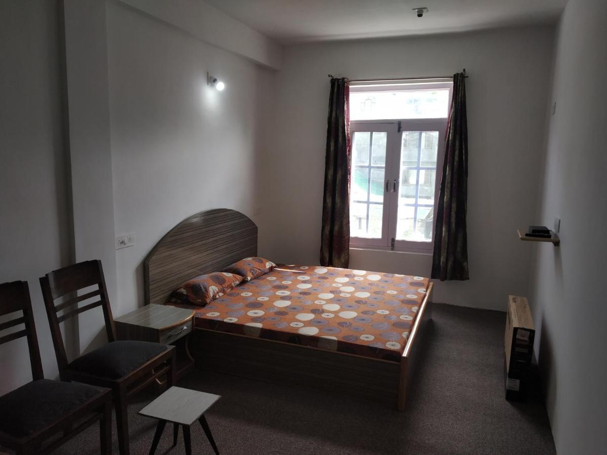 The Ile Hotel Srinagar  Exterior photo
